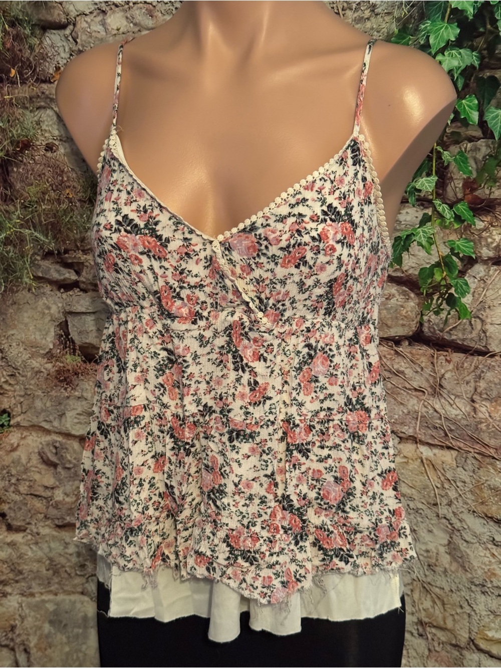Floral Crochet Trim Spaghetti Strap Camisole in Cream and Pink